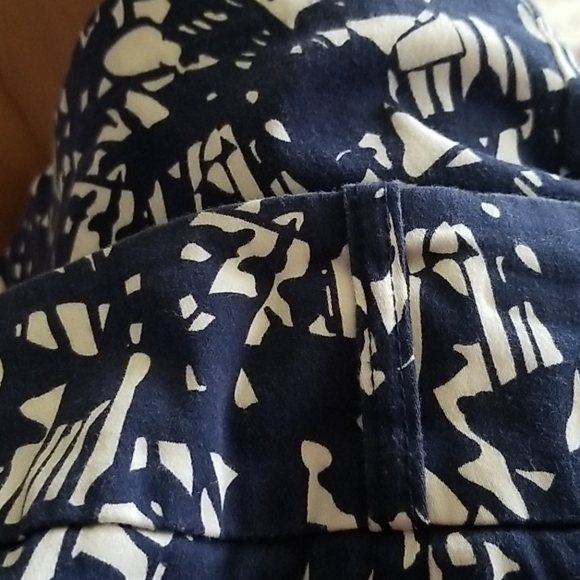 Forever 21 blue and white pattern mini skirt. M - Picture 9 of 9